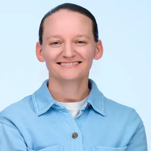 Karen Senette headshot
